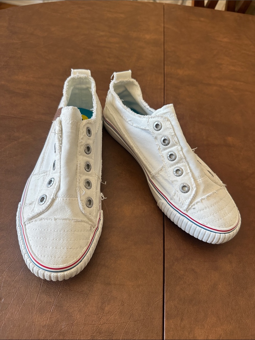 Women’s Bluefish Malibu slip on Sneakers, Brand New